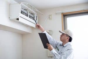 Japanese contractor who inspects and repairs air conditioners